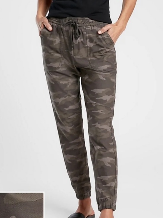 Athleta Pants - Athleta Women’s Camo Farallon Drawstring Joggers